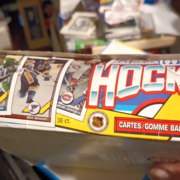 O-pee-chee 1991-92 hockey card unopened 36 sealed pack box with special inserts - Picture 7 of 12